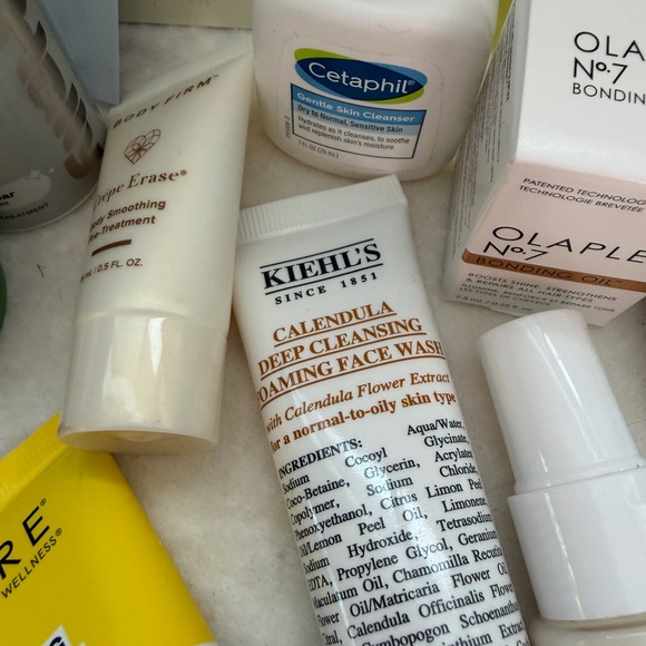 Elegant Ulta Purple Velvet Makeup Bag with 21 New Products - Picture 14 of 16